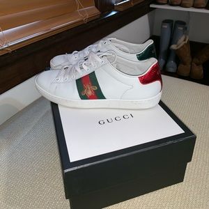 GUCCI SNEAKERS!! Size 35 (Italian) so 5 in US
